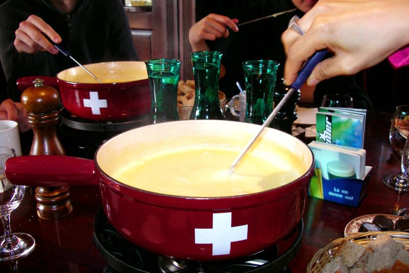 Kuchnia regionalna Szwajcarii – fondue, rösti i lokalne specjały